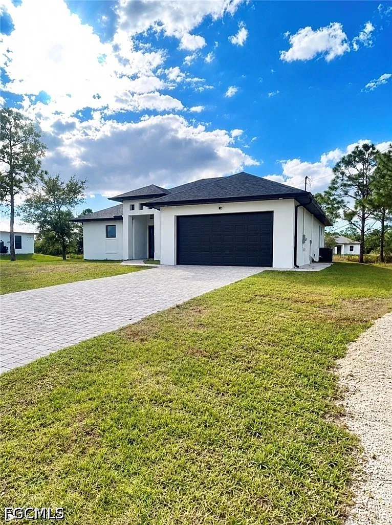 3 bed, 2.0 bath, 1589 sqft, $2,100 — Photo 1