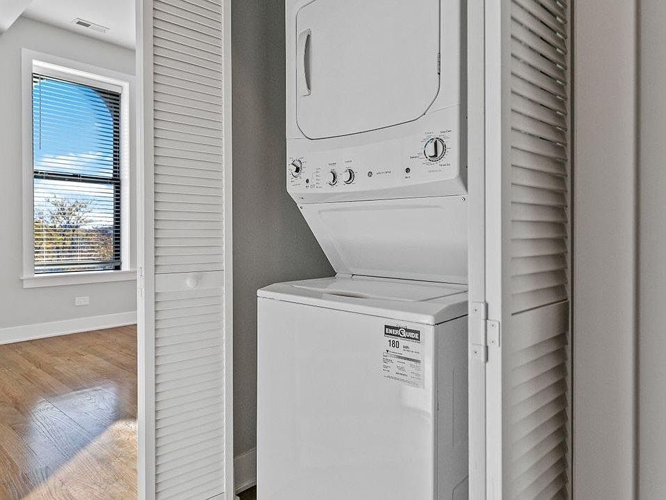 1st image of 360 W Dickens Ave #1