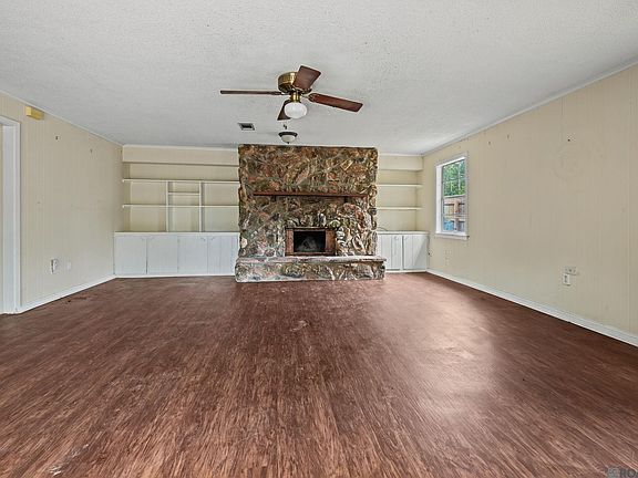 5th image of 124 Sherry Dr