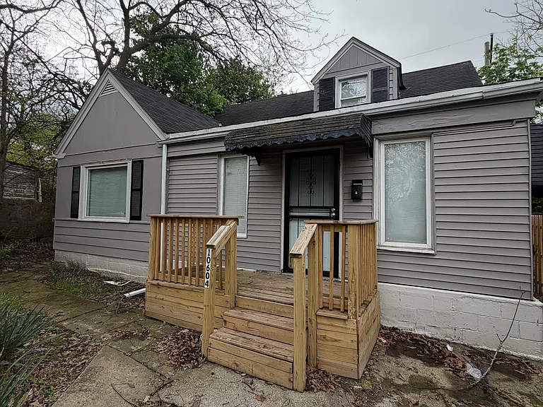 10604 Parkview Ave — Photo 1