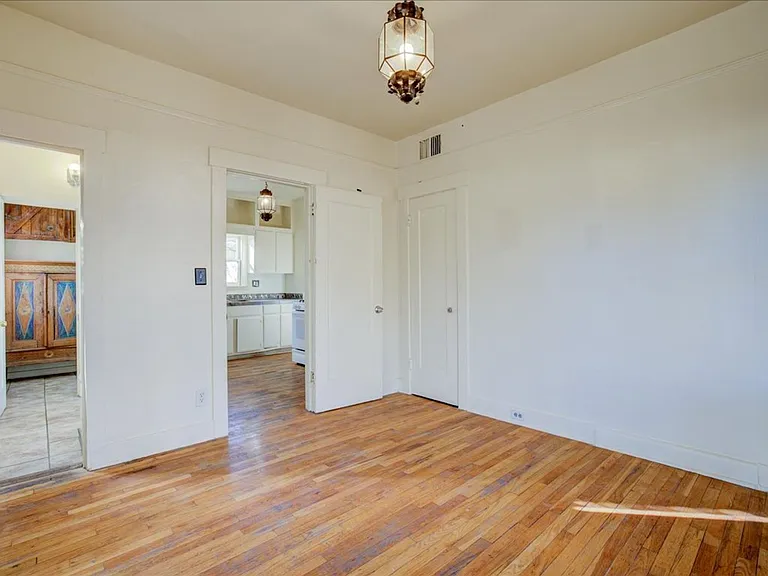 520 E Helen St — Photo 15