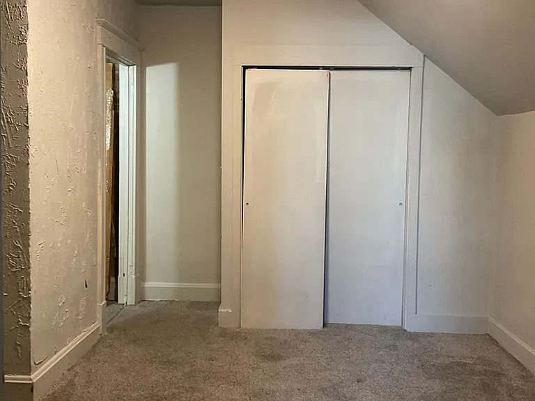 215 Woodbine St — Photo 12