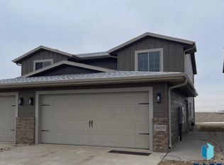 9509 W Dolores Dr, Sioux Falls, SD 57106