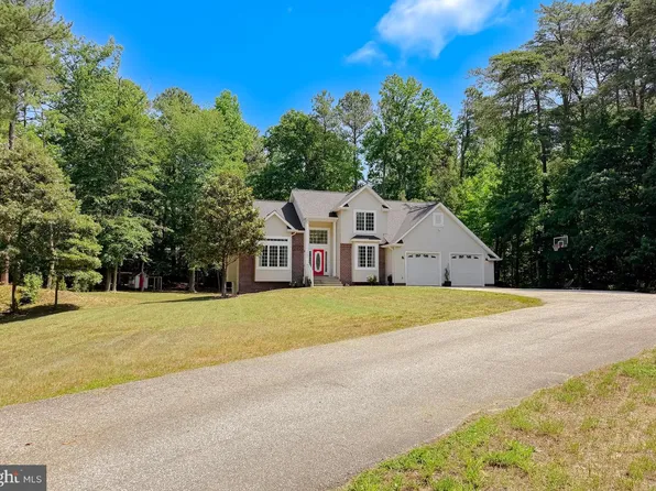 1002 Secret Ct, Lusby, MD 20657