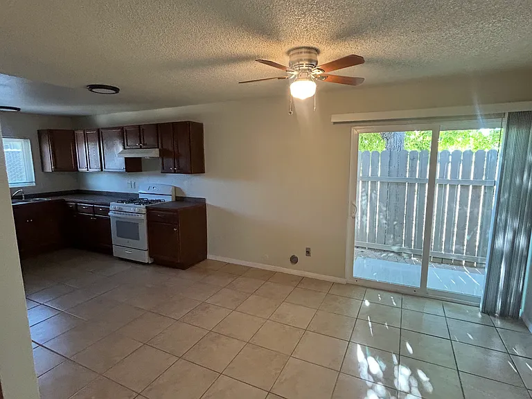 16527-16529 Vine St #1 — Photo 6