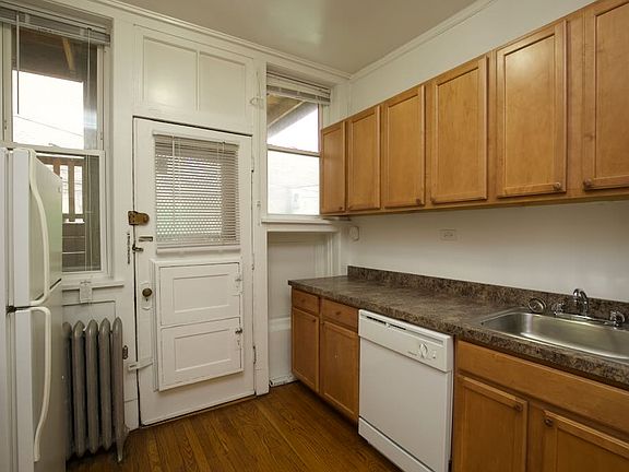 3rd image of 2312 W Wilson Ave #2