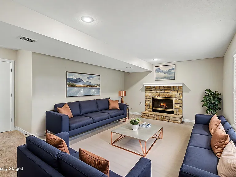 15631 Riley St — Photo 9
