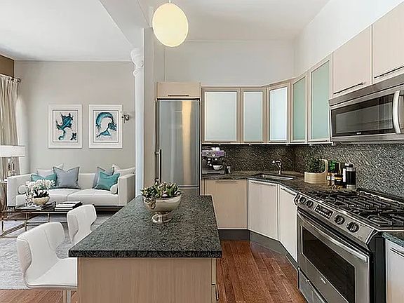 3rd image of 120 Greenwich St APT 3A