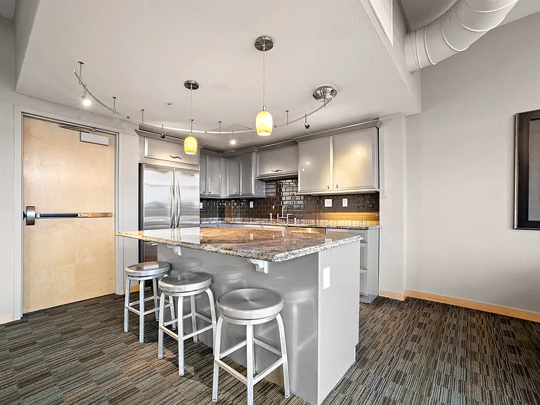 106 W Seeboth St #407 — Photo 37
