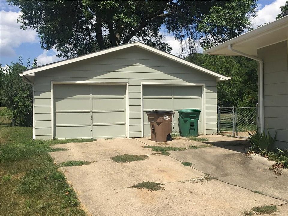 2nd image of 1103 Elm Ave
