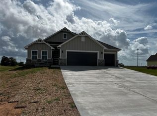 347 Brahman Trl, Angleton, TX 77515