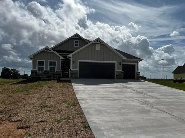 347 Brahman Trl, Angleton, TX 77515