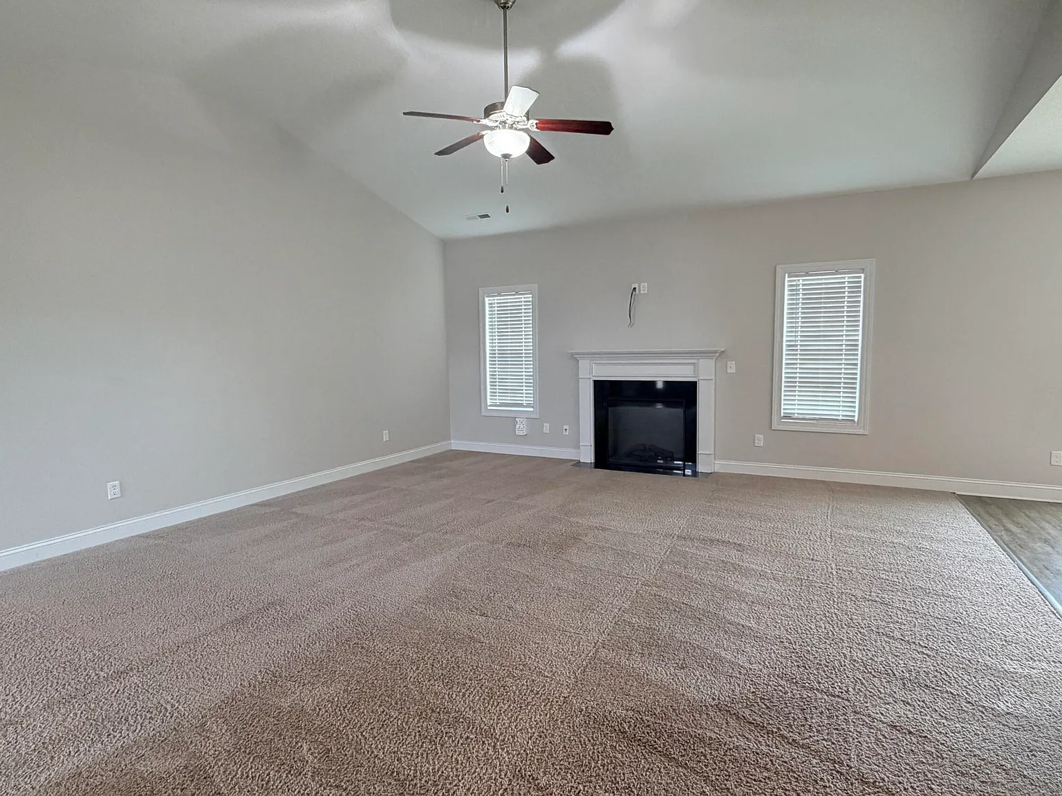 4 bed, 3.0 bath, $2,000 — Photo 2