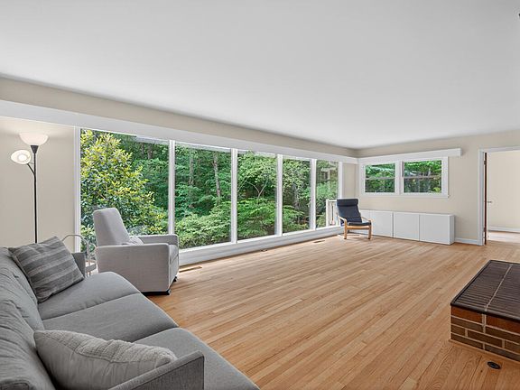 5th image of 703 Caswell Rd