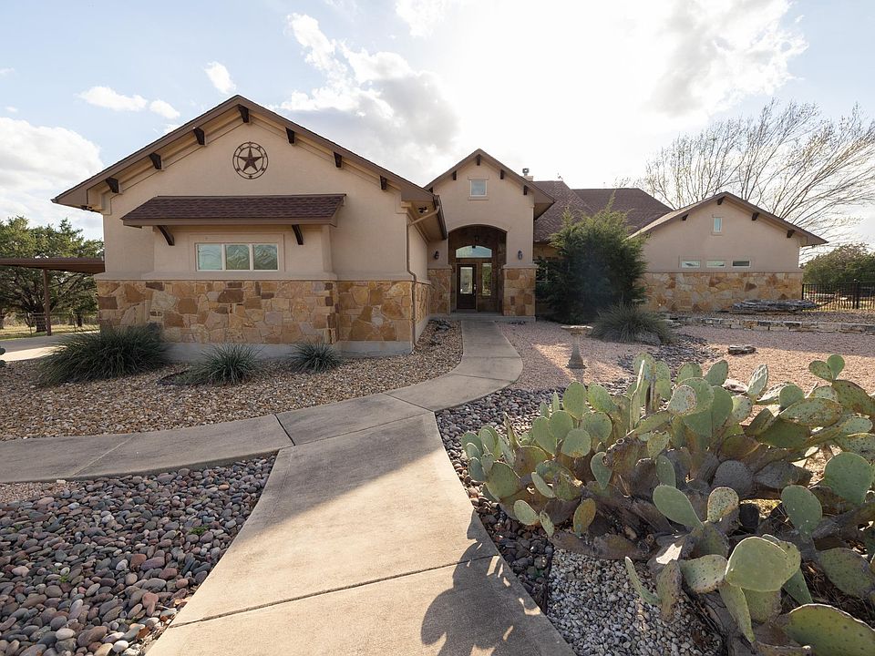 1st image of 204 Skyline Rd