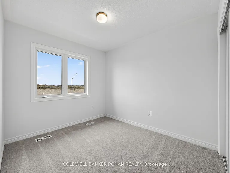 29 Milady Cres — Photo 27