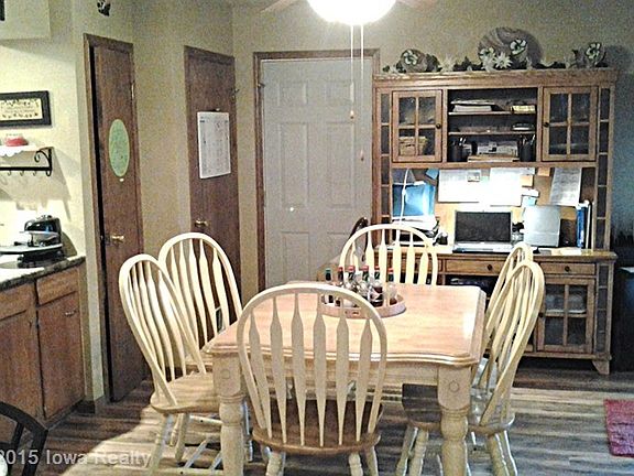 5th image of 806 Carle St