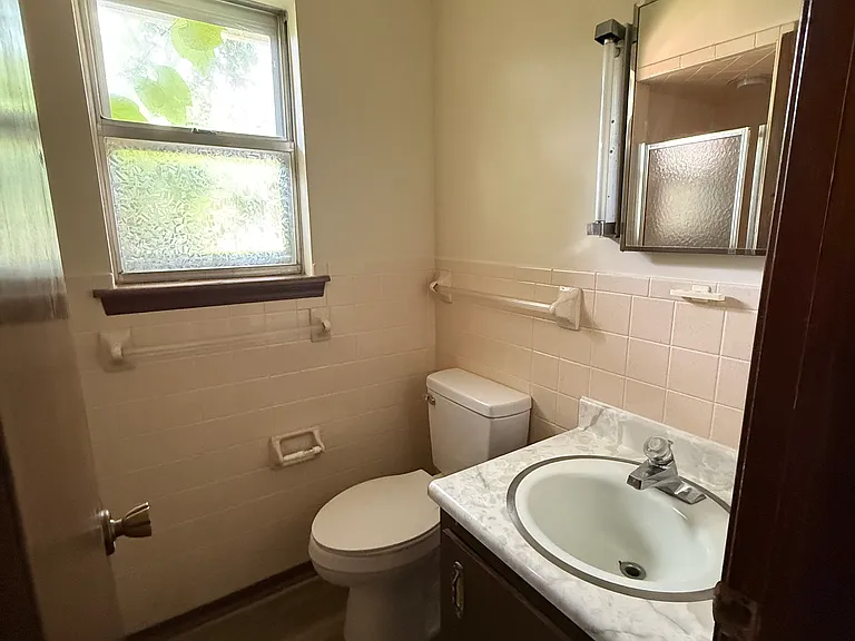 807 Overlook Dr — Photo 4
