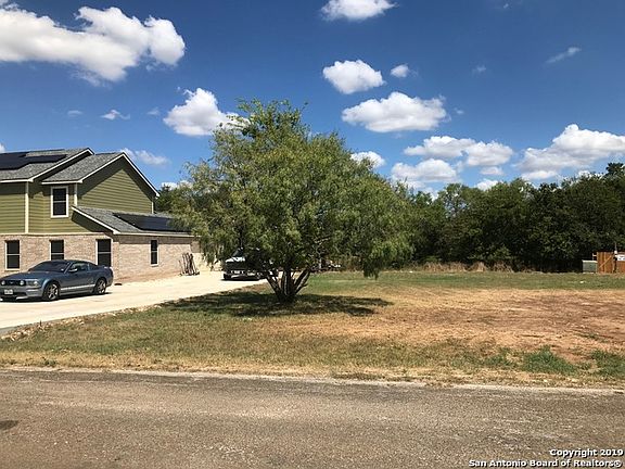 3rd image of 15814 Hill Ln