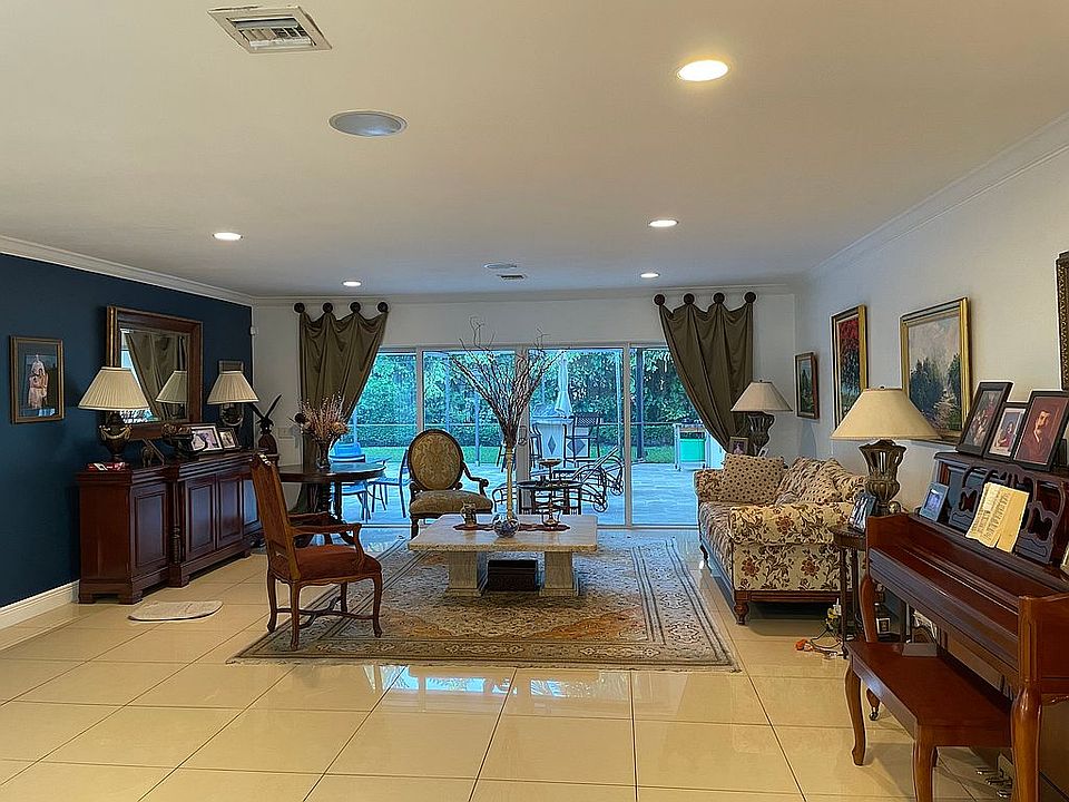 1st image of 305 E Shore Dr