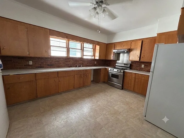 58 Willow Ave #1 — Photo 1