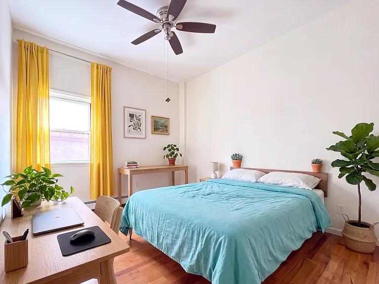 435 Graham Ave — Photo 1