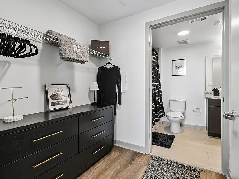 Remi West Dallas — Photo 13