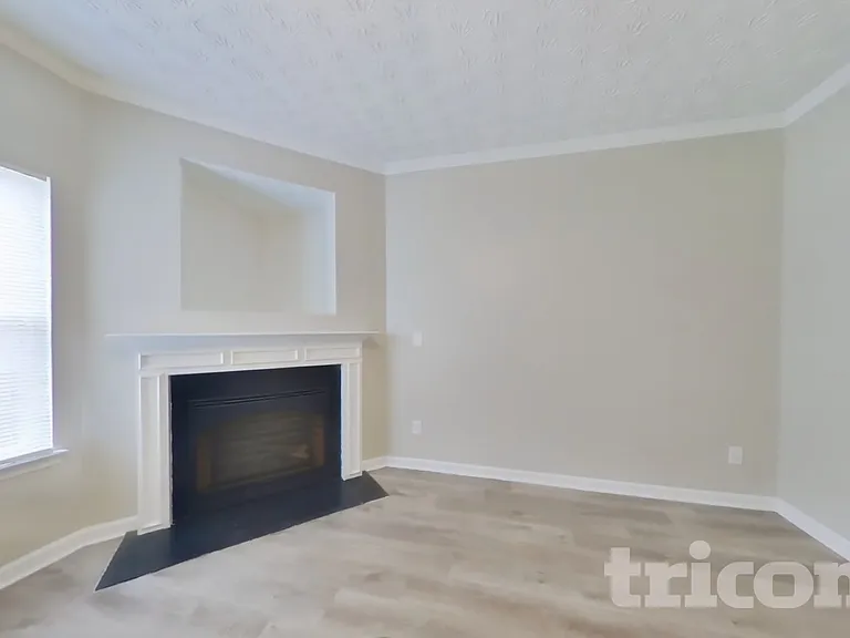 6300 Ellenwood Dr — Photo 3