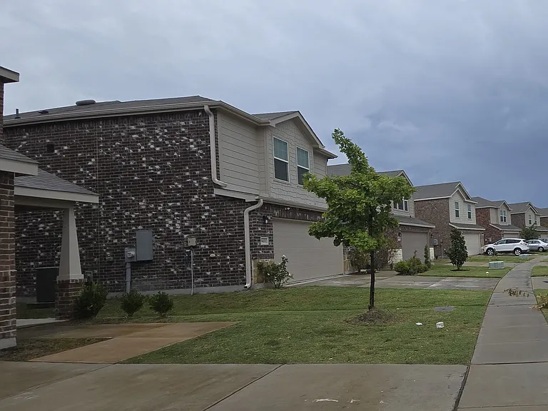 1431 Lumberton Dr — Photo 3