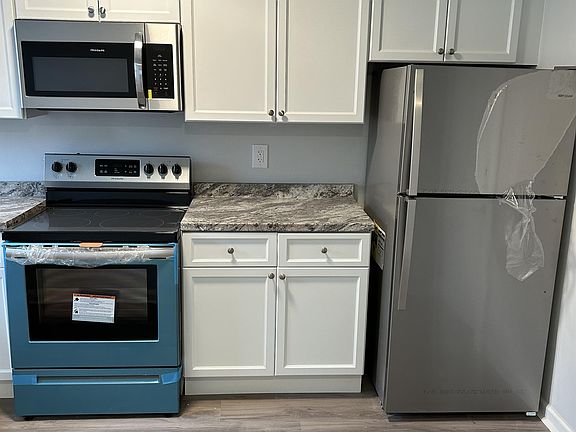 2nd image of 8 Vine St APT 203METER-5
