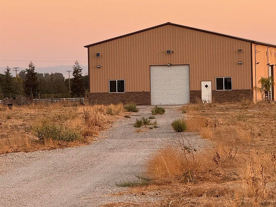 2nd image of 303 Blaine Ln