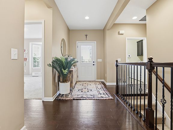 5th image of 571 King Fisher Dr