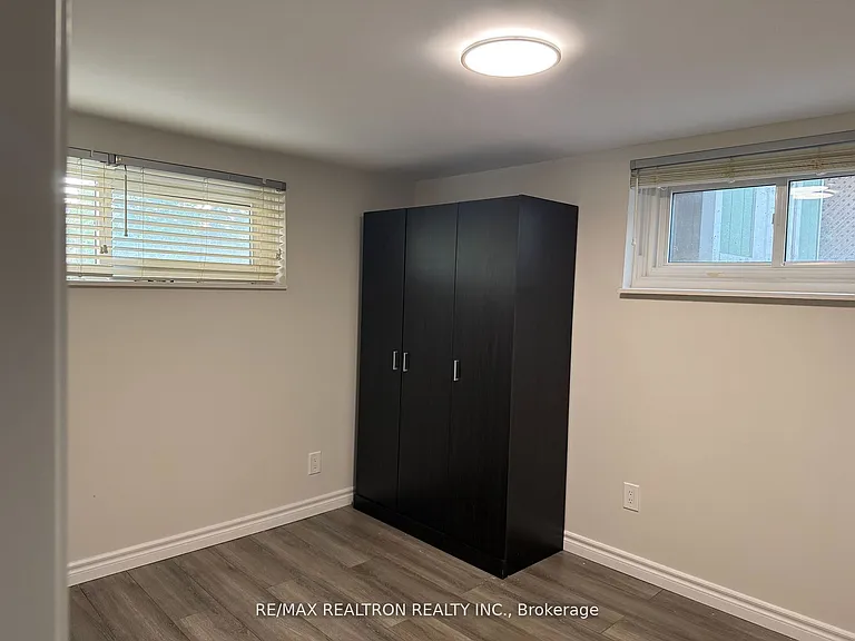 923 Bayview Ave #BASEMENT — Photo 9