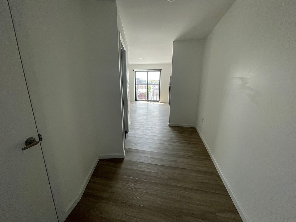 1st image of 556-557 Market St #4B