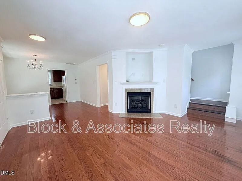 2 bed, 2.5 bath, 1500 sqft, $1,795 — Photo 2