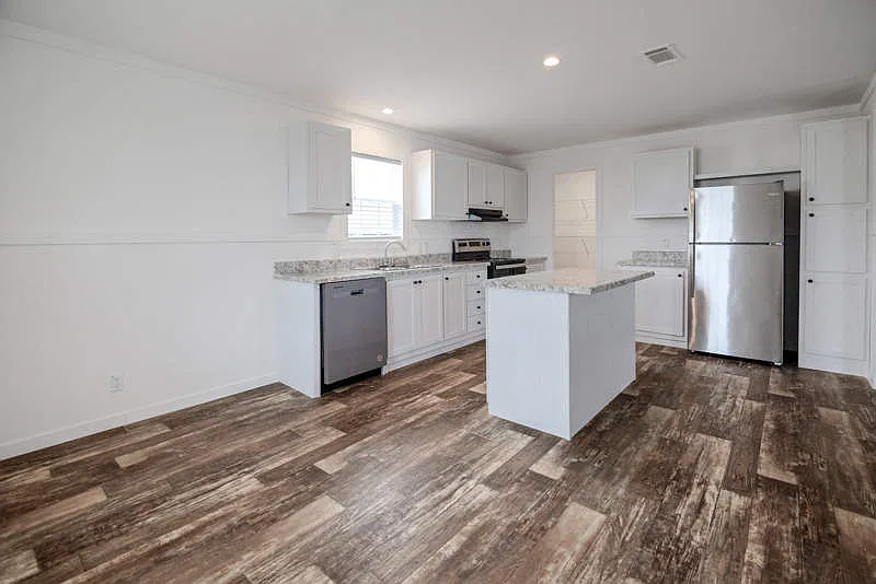 3 bed, 2.0 bath, 1352 sqft, $999 — Photo 2