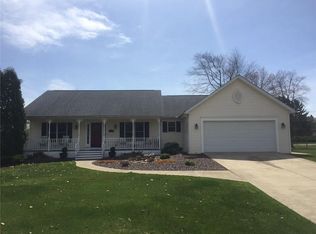 1071 Woodmont Dr, Meadville, PA 16335