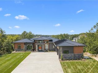 14 Tomahawk Cir, Greenwood, MO 64034