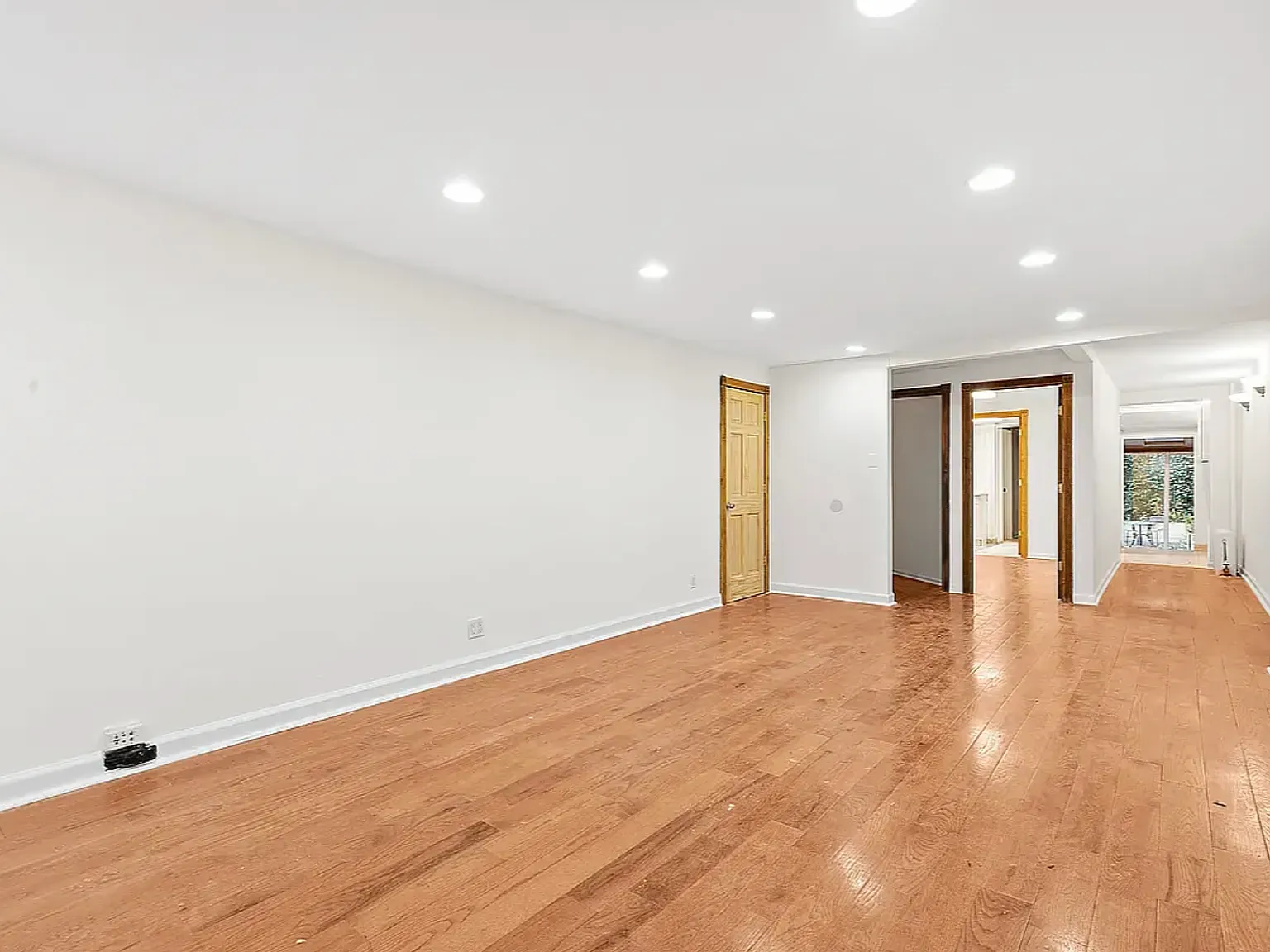 331 East 65th Street — Photo 4