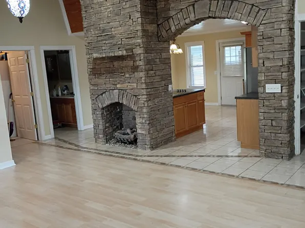 256 S Stone Bridge Rd, Fayetteville, AR 72701