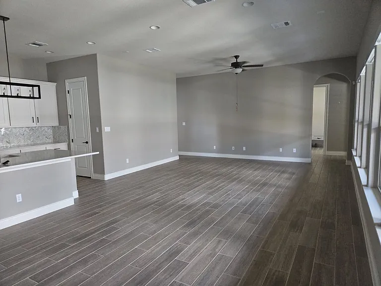 904 Indian Hawthorne Dr — Photo 8
