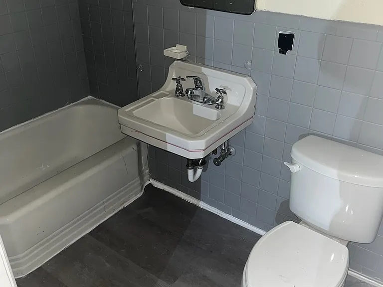 130 Clymer St #9 — Photo 7
