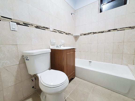 4th image of 418 Jefferson Ave #1B
