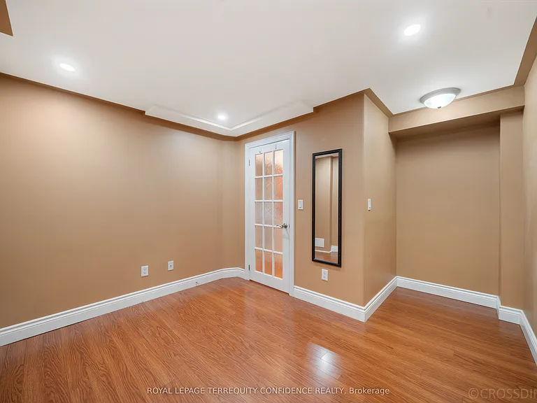 131 Laurelhurst Cres — Photo 28