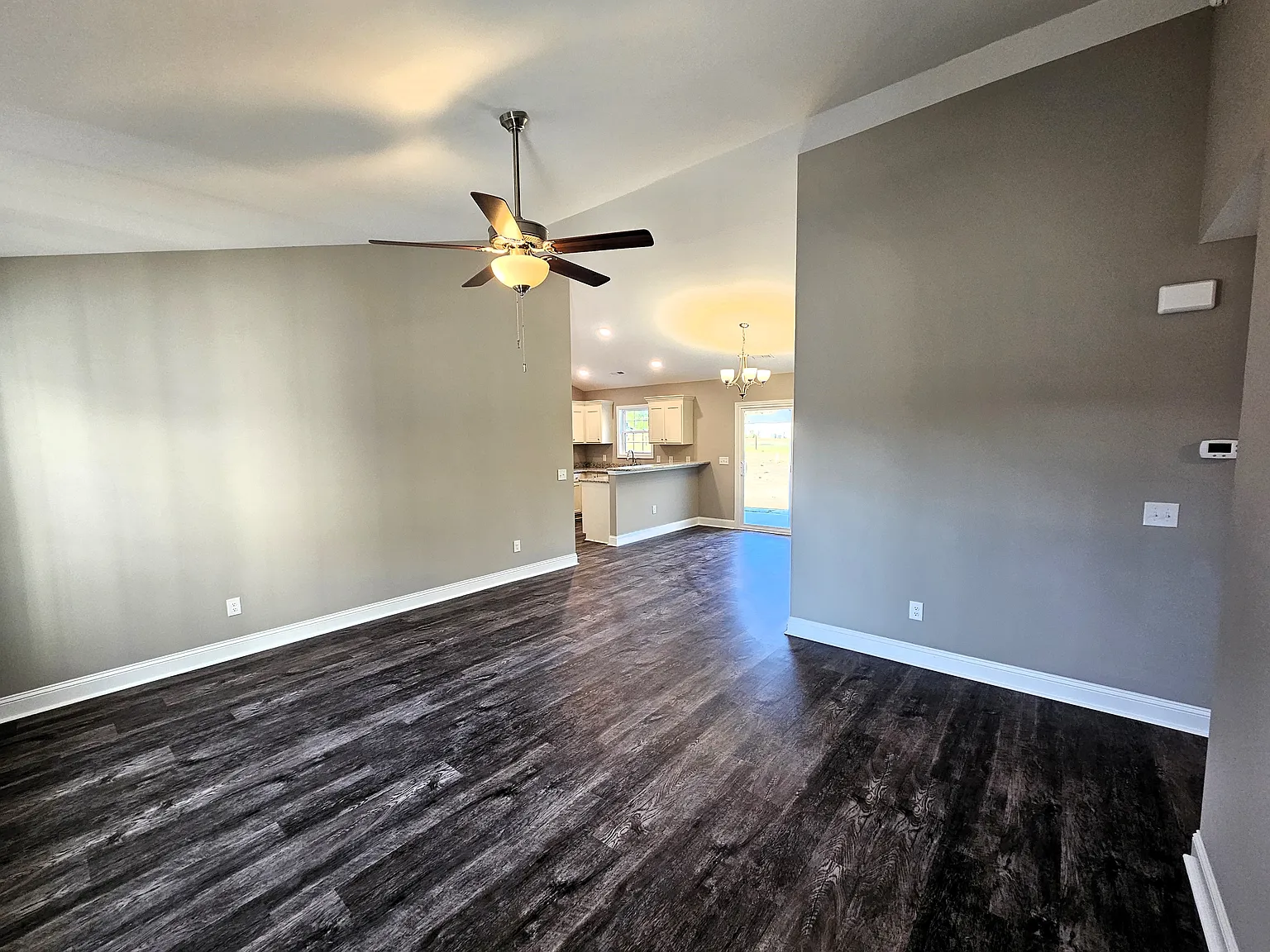 4 bed, 1389 sqft, $2,275 — Photo 3