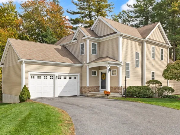 35 Daisy Ln #35, Raynham, MA 02767