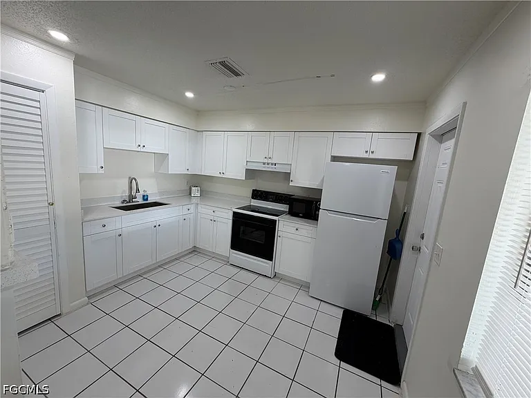 5831 Casablanca Ct — Photo 6