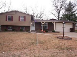 2 Oak Hill Ln, Saint Peters, MO
