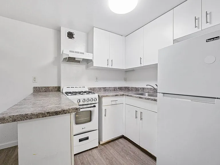 88 Fulton St #117 — Photo 4