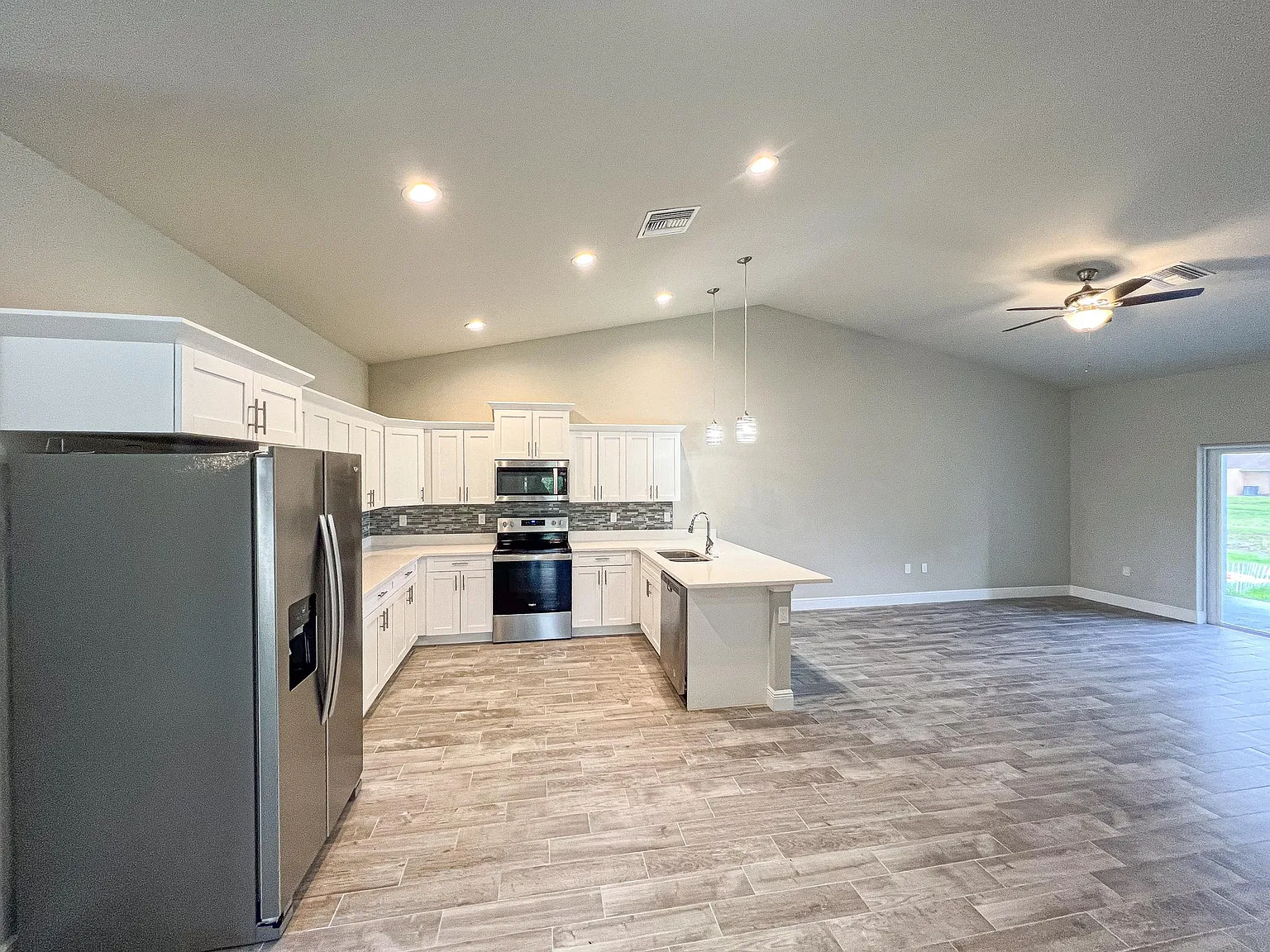 3 bed, 1304 sqft, $1,695 — Photo 4